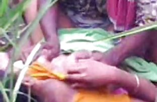 XXX 汚れたカーテンとTシャツの女性♥男は彼の足をオフにクソし、彼は彼の足に来た 一徹 エロ 画像