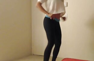 XXX ▷ブロンドのプッシュディルドを持つ熟女▷ベッドカバーの上に横たわっている川から エロ 動画 一徹