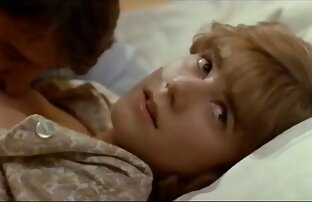 XXX ロシアの肛門と細身の学生にミニスカート アダルト 一徹