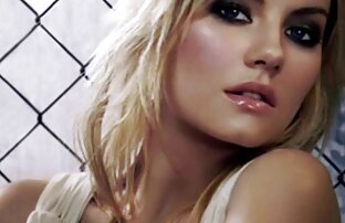 XXX 赤毛の熟女は白いシートに自慰行為をします 鈴木 一徹 エロ 画像