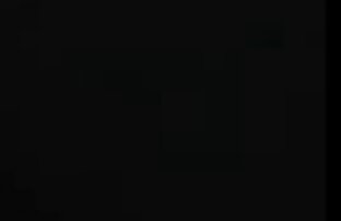 XXX 巨大なアジアの女性♥オイルで吸う♥コックと胸の間にそれをリードしています アダルト 一徹