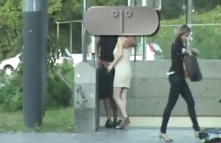 XXX ソファの上に黒人男性は黒ストッキングで白人女性を取る エロ 一徹