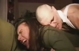 XXX 性的な唇を持つブロンドの女性、ぽっちゃりfucks男のお尻の森の真ん中 鈴木 一徹 無料 エロ 動画