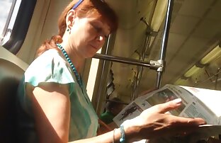 XXX 三つの若いガールフレンドは、ソファの上に柄の 一徹 エロ 動画